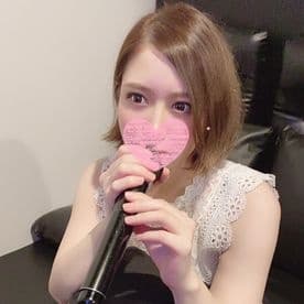 カラオケ個室でHカップ美女と秘密のエッチ