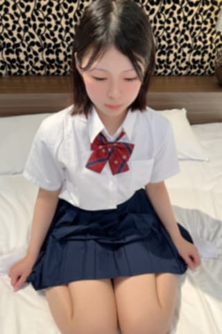 18歳の純粋無垢な美少女と大量中出し