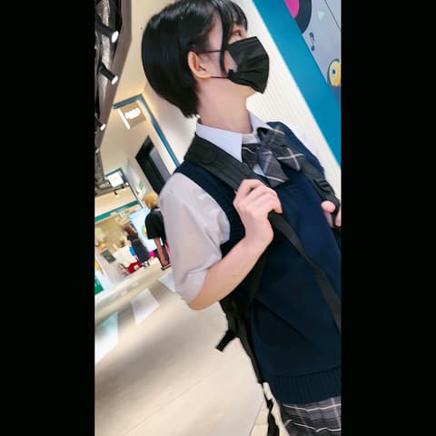 18歳の低身長美少女との中出しハメ撮り サンプル画像2