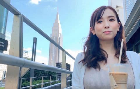 美人巨乳秋田さん登場！ハメ撮りで中出し＆口内射精 サンプル画像1