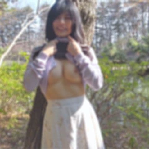 人妻ひかるさんの露出デート サンプル画像1