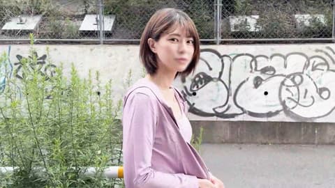 美乳スレンダー美女の無修正中出し動画 サンプル画像1
