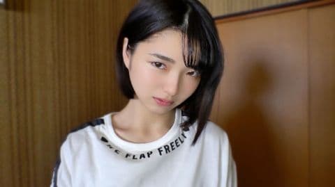 18歳黒髪ボーイッシュ美人に大量中出し サンプル画像1