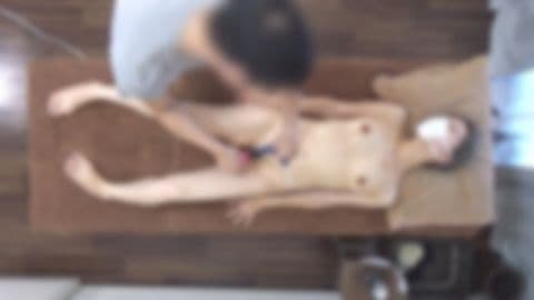スレンダーな美女の無修正中出しマッサージ サンプル画像4