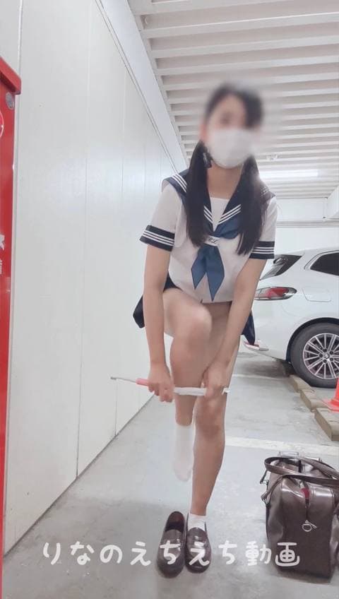 セーラー服のデカ尻大生が野外オナニー サンプル画像3