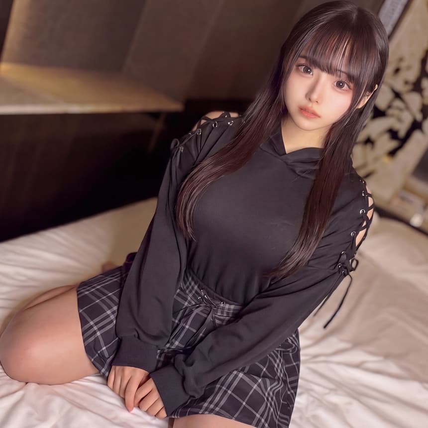 小さな体にGカップ！元アイドルのコスプレイヤーがノーハンド潮吹き