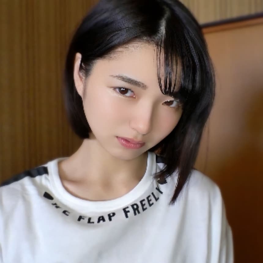 18歳黒髪ボーイッシュ美人に大量中出し