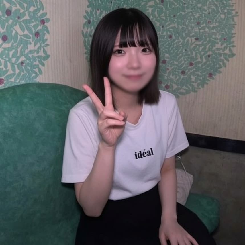 大学デビューしたての低身長娘が超接写で本気イキ