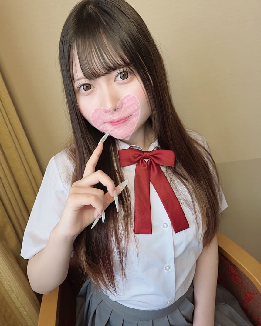 18歳の天然エロムスメと激しいSEX